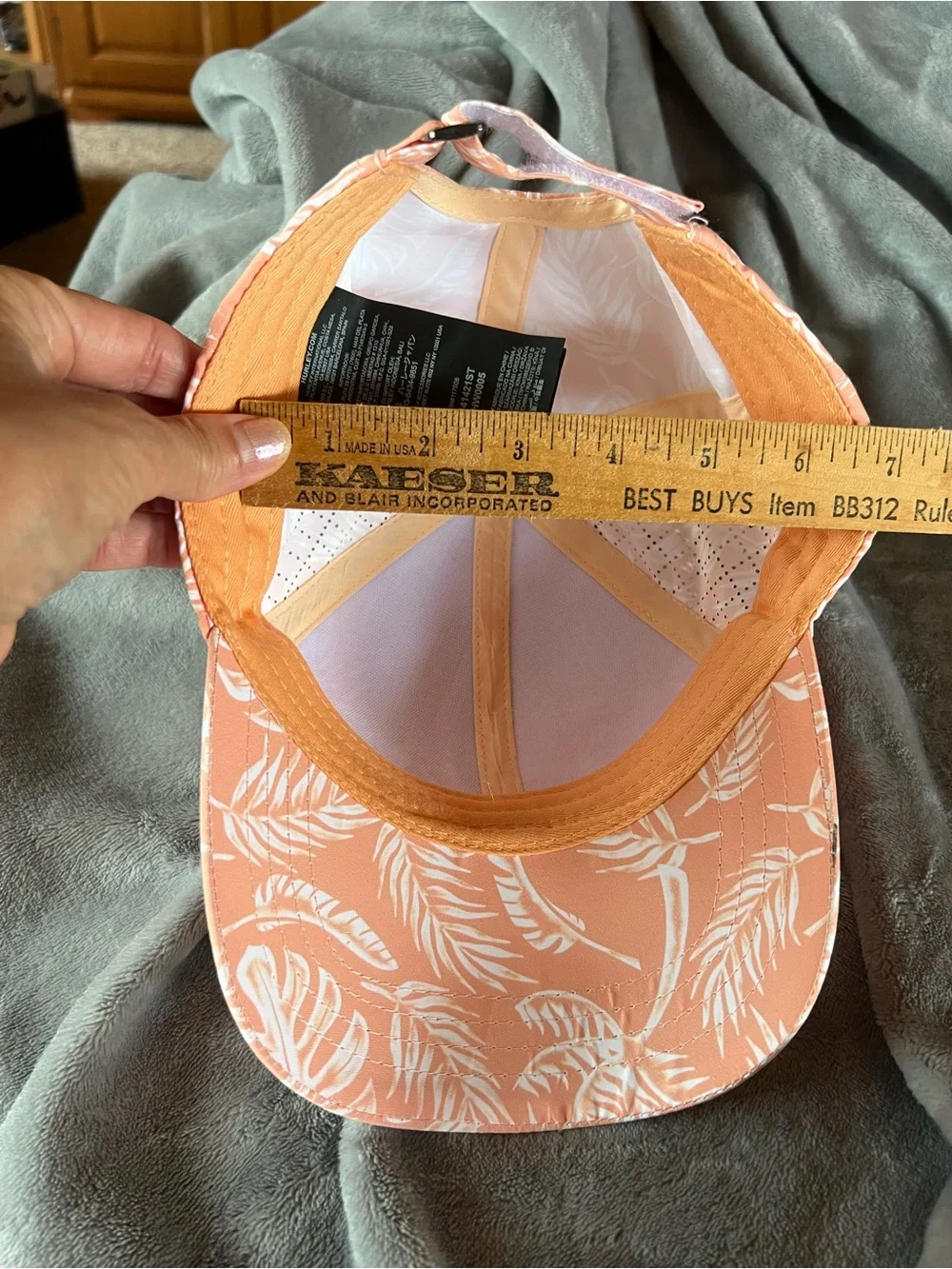 Hurley Adjustable Coral White Tropical Leaf Design, One Size, Good Condition